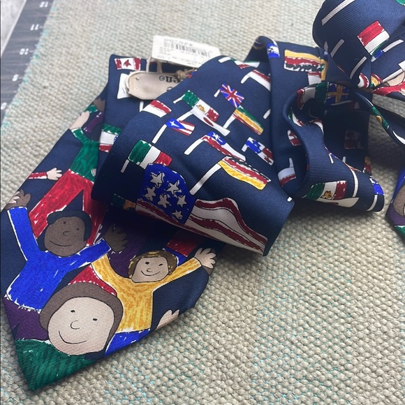 Vintage 1994 Save The Children Silk Tie Flag Art - Picture 14 of 14